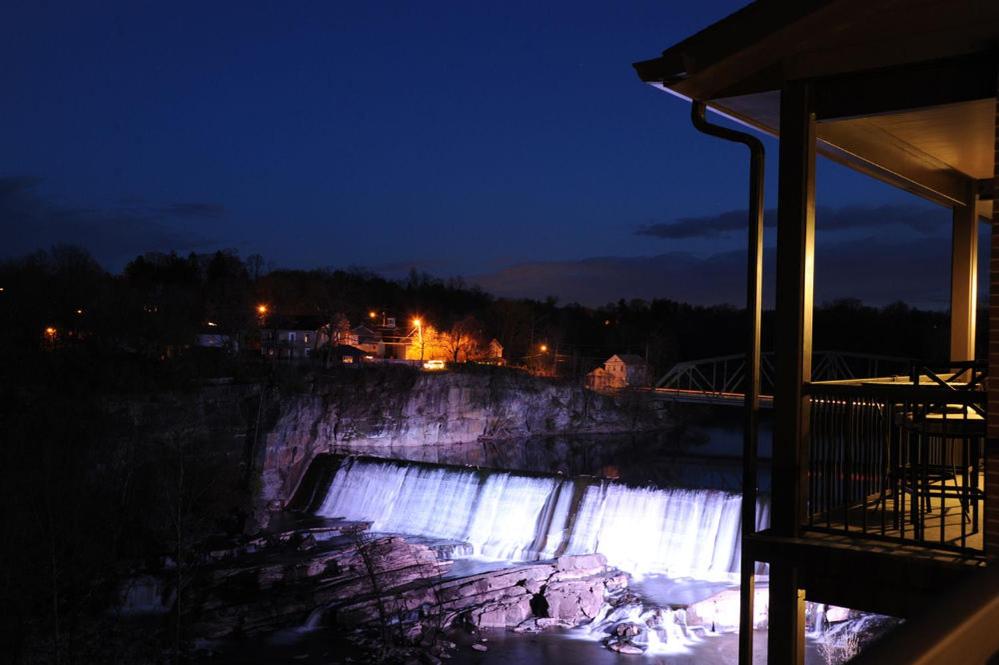 | Diamond Mills Hotel & Tavern