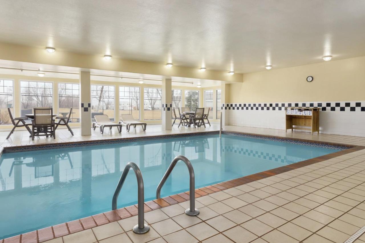 | Country Inn & Suites by Radisson, Omaha Airport, IA