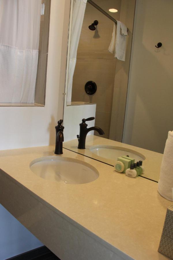 Deluxe Two-Bedroom Suite - Ocean Front at Sea Horse Resort