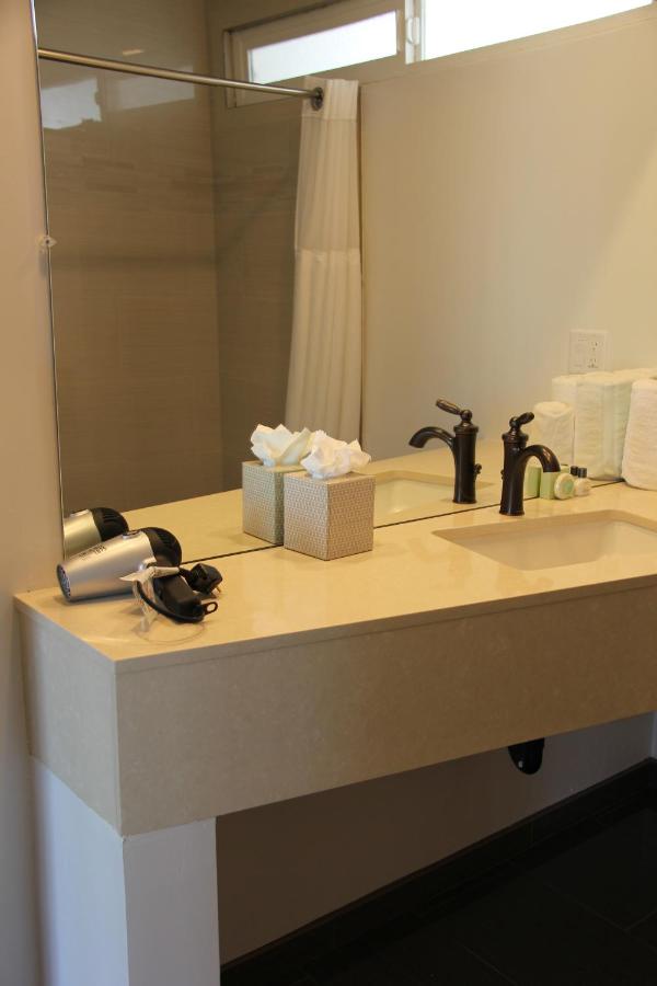 Deluxe Two-Bedroom Suite - Ocean Front at Sea Horse Resort