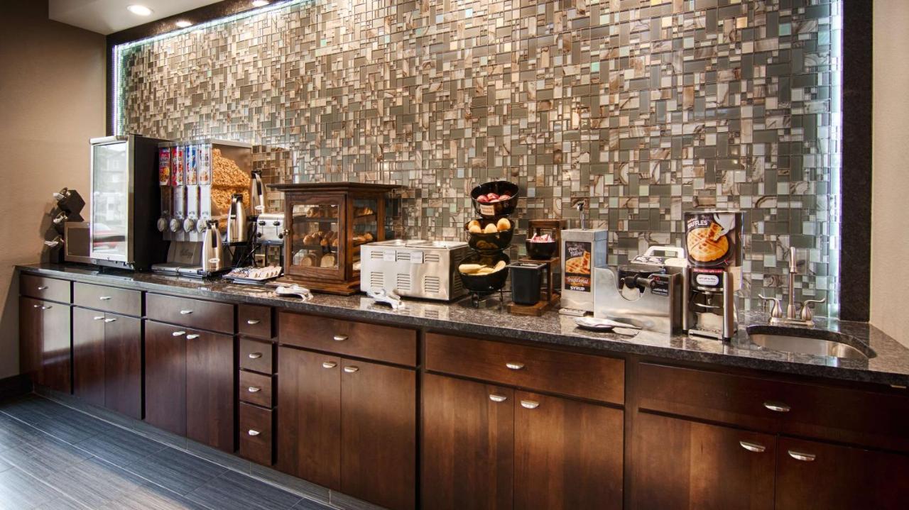 | Best Western Elkhart Inn & Suites