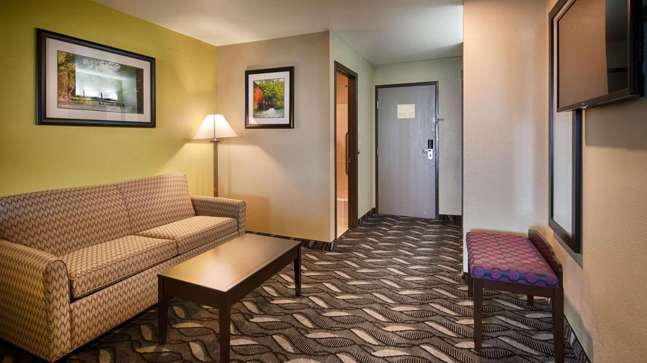 Business King Room at Best Western Mt.Vernon Inn