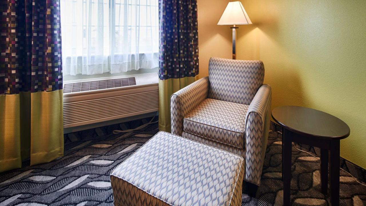 King Suite at Best Western Mt.Vernon Inn