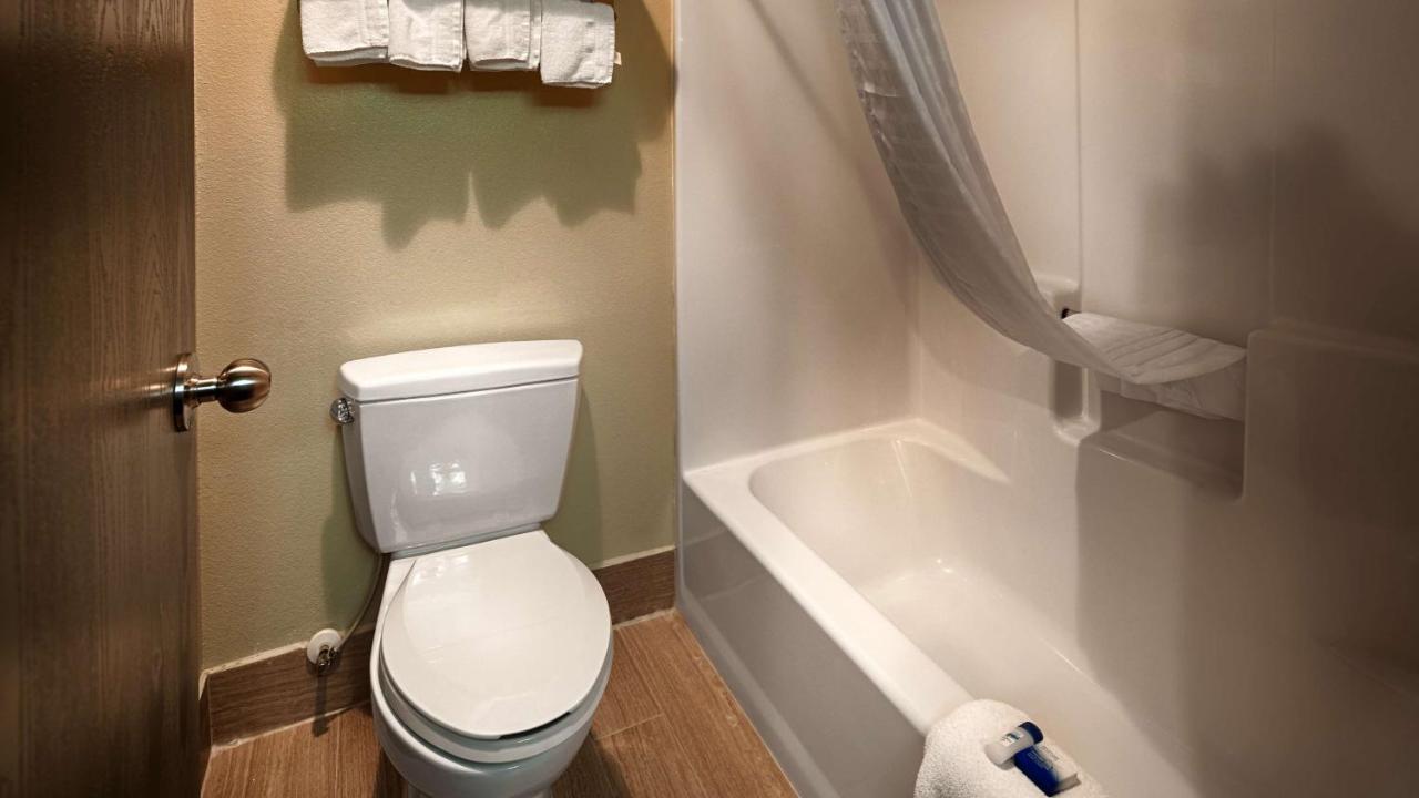 King Suite at Best Western Mt.Vernon Inn