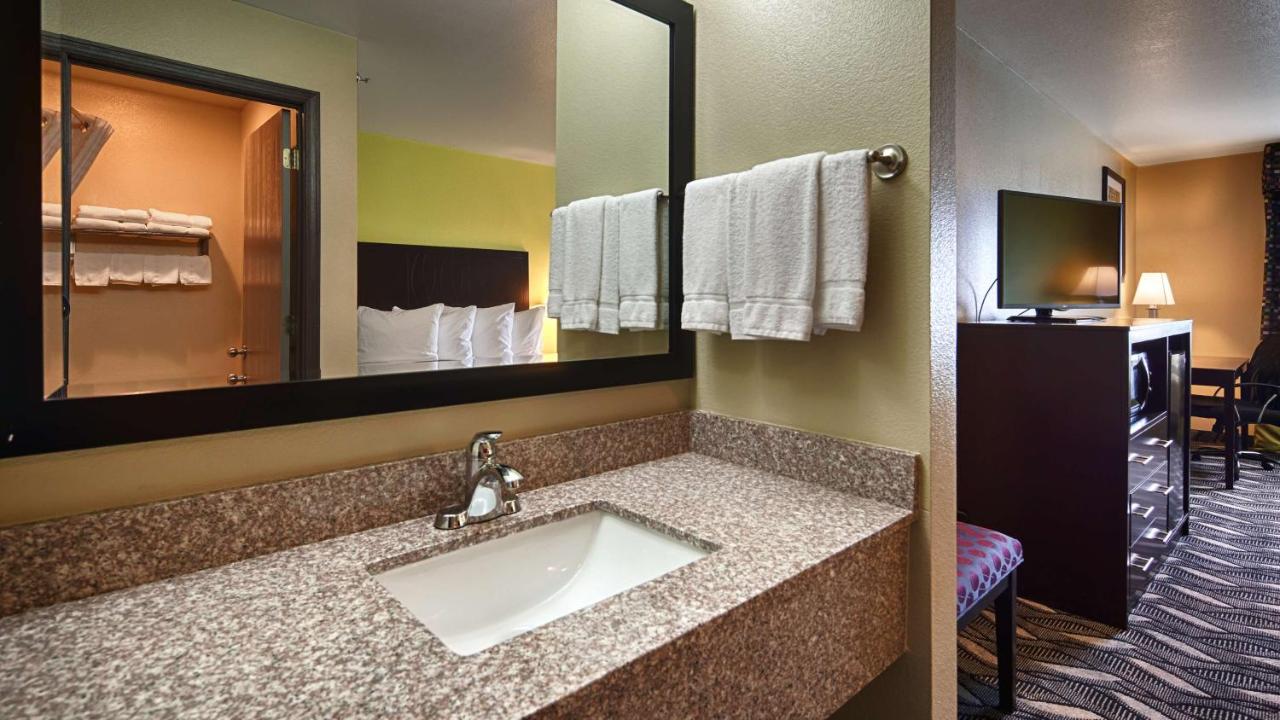 King Suite at Best Western Mt.Vernon Inn