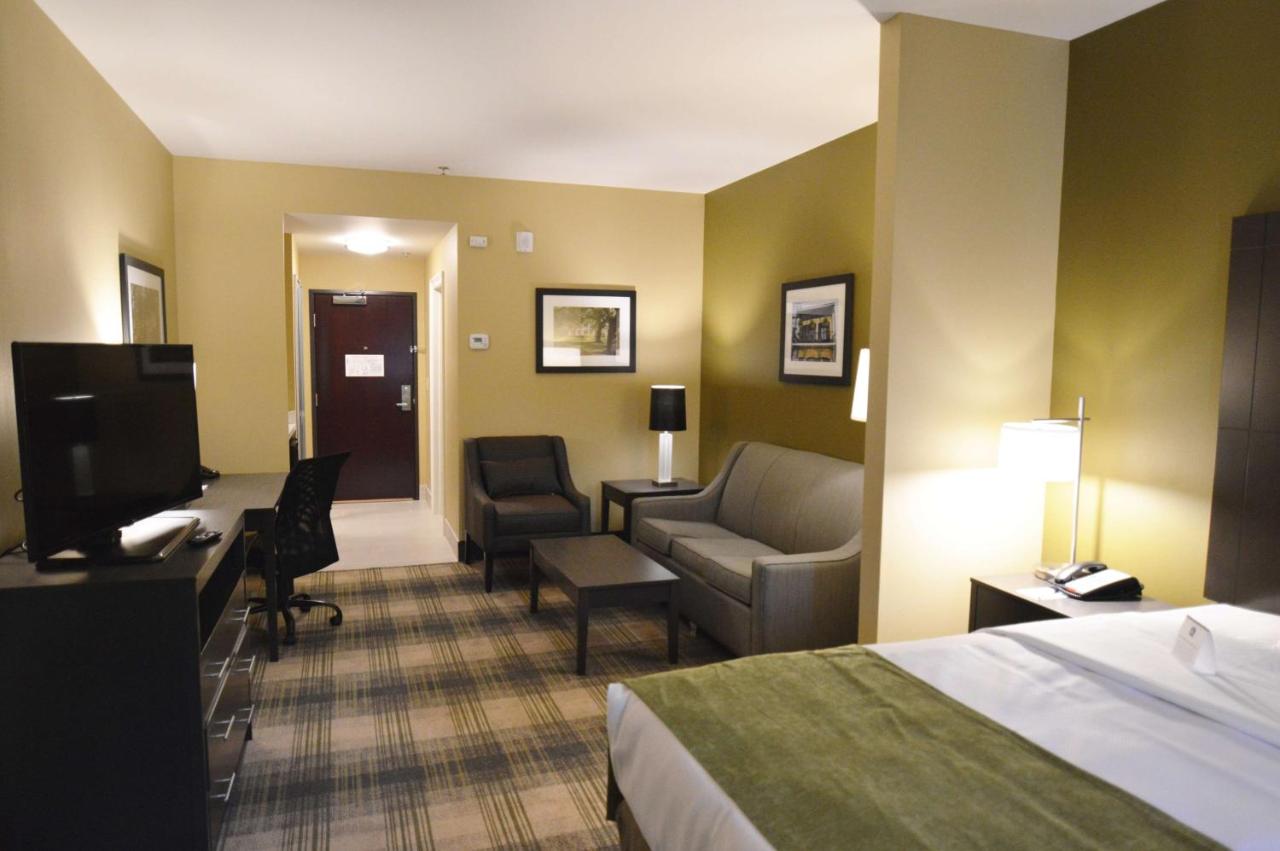 King Suite - Non-Smoking at Best Western Plus New Orleans Airport Hotel