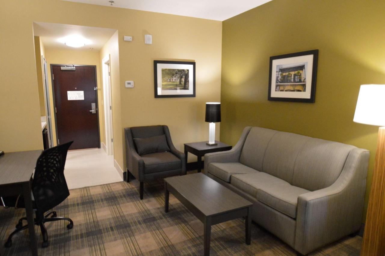 King Suite - Non-Smoking at Best Western Plus New Orleans Airport Hotel