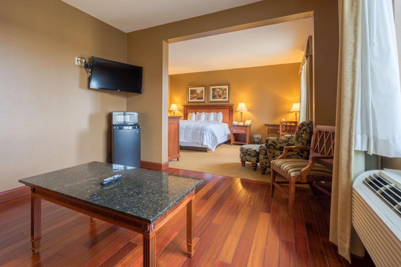 Deluxe King Suite with Sofa Bed at The Wildwood Hotel