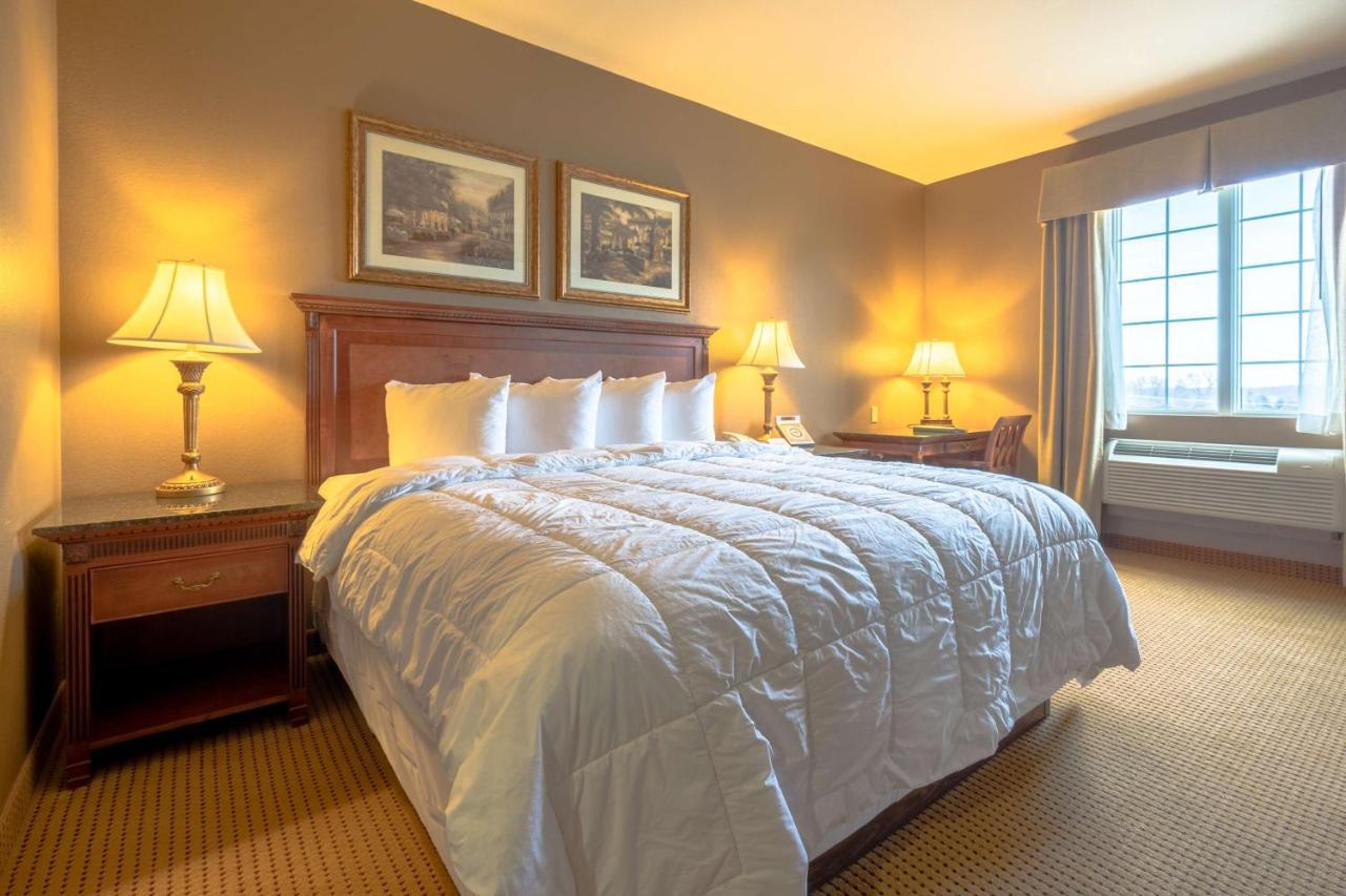 Deluxe King Suite with Sofa Bed at The Wildwood Hotel
