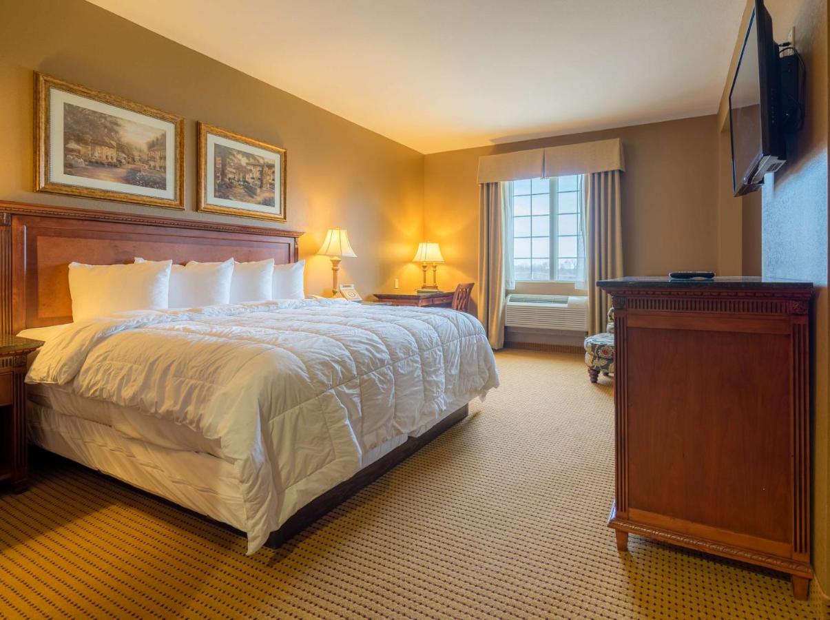 Deluxe King Suite with Sofa Bed at The Wildwood Hotel