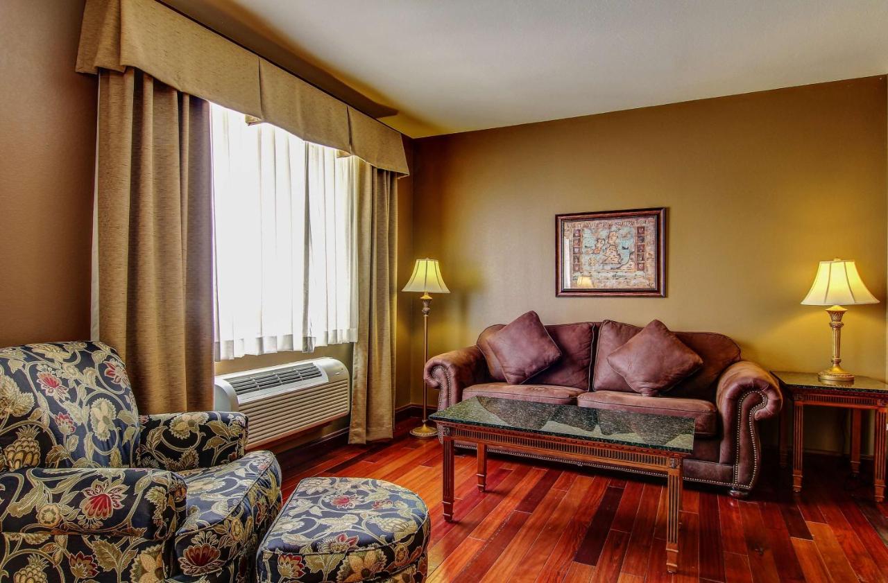 Standard King with Sofa Bed at The Wildwood Hotel