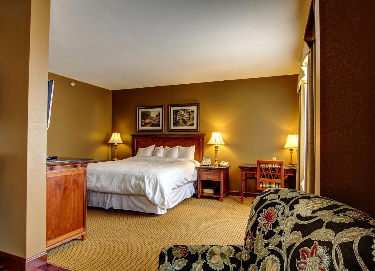 Deluxe King Suite with Sofa Bed at The Wildwood Hotel
