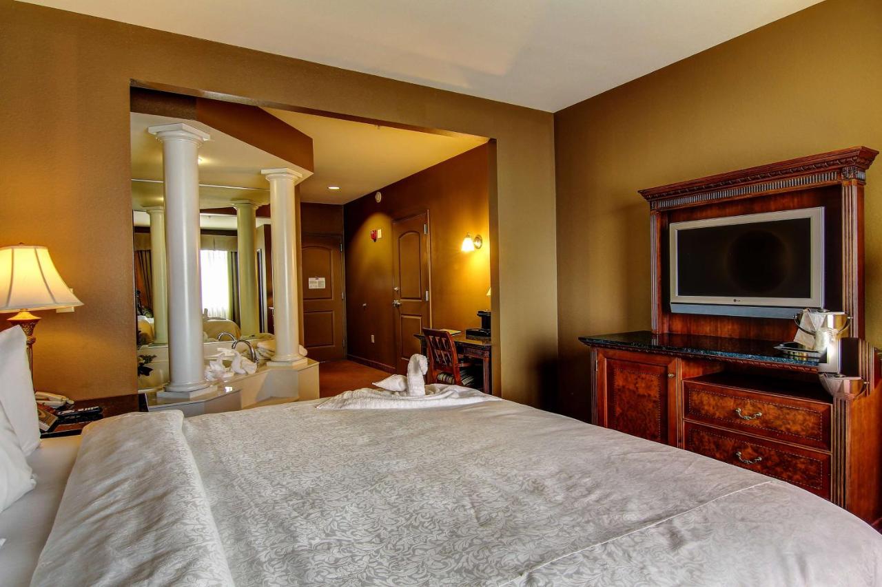 King Suite with Spa Bath at The Wildwood Hotel