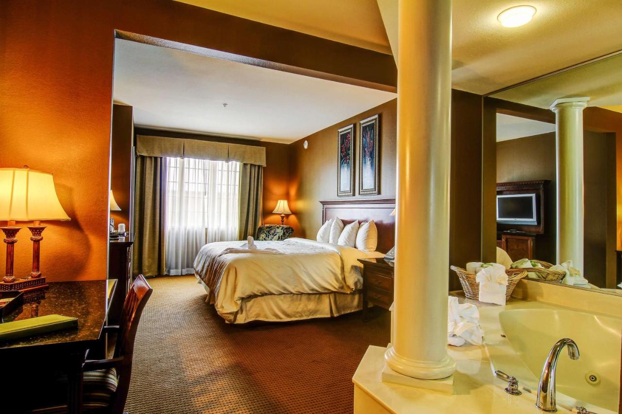 King Suite with Spa Bath at The Wildwood Hotel