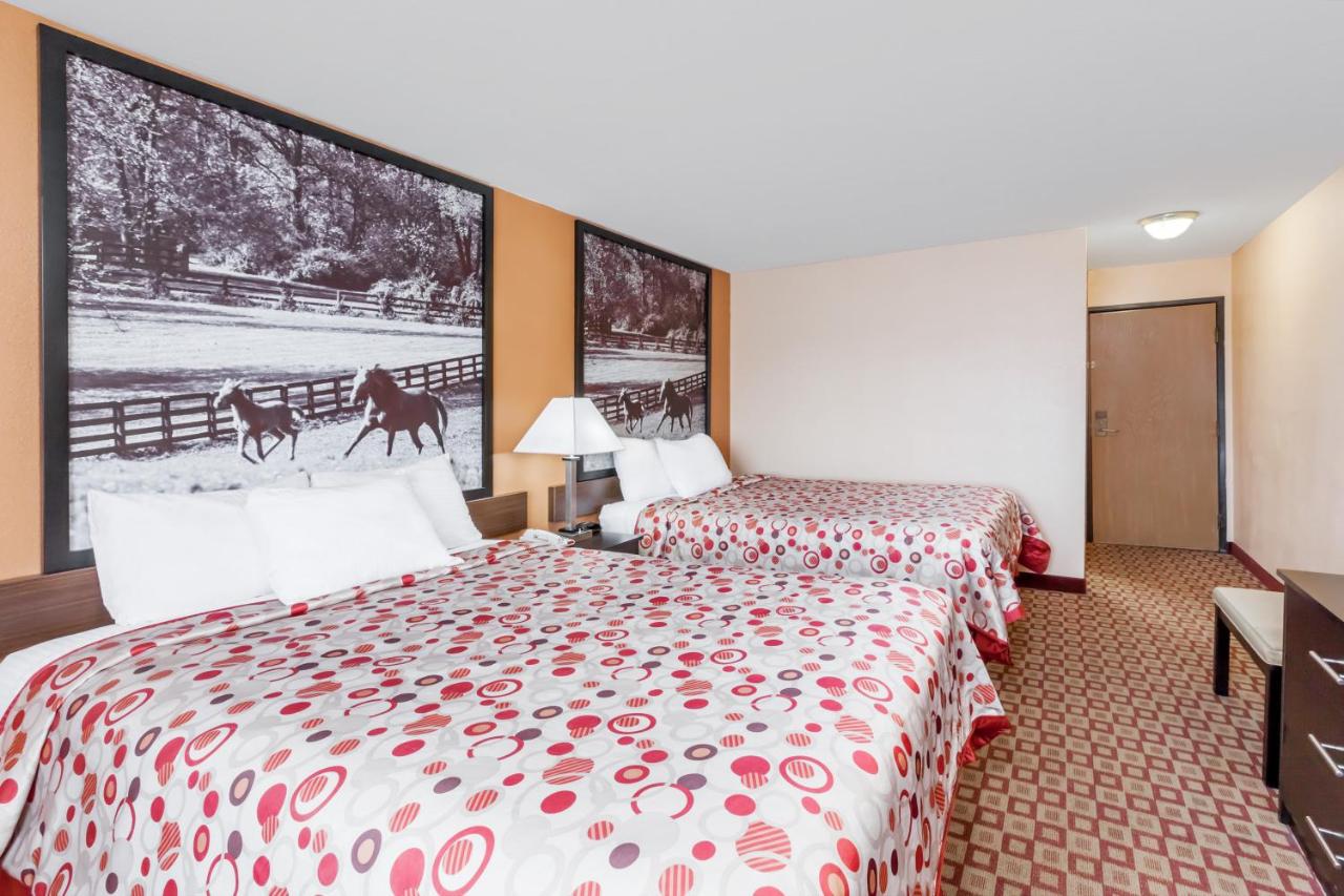 Deluxe Queen Room with Two Queen Beds - Non-Smoking at Super 8 by Wyndham Bowling Green South