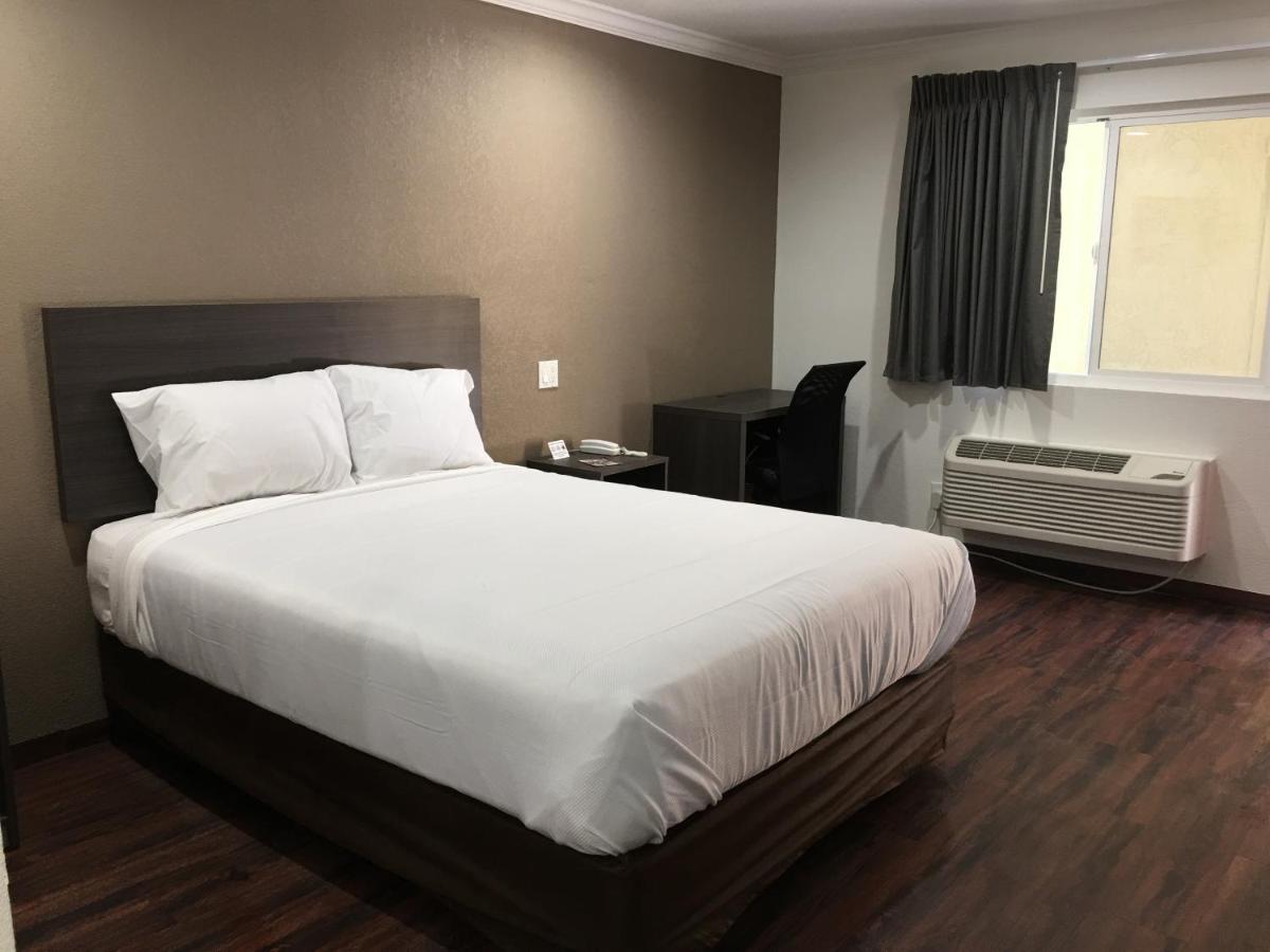  | Econo Lodge