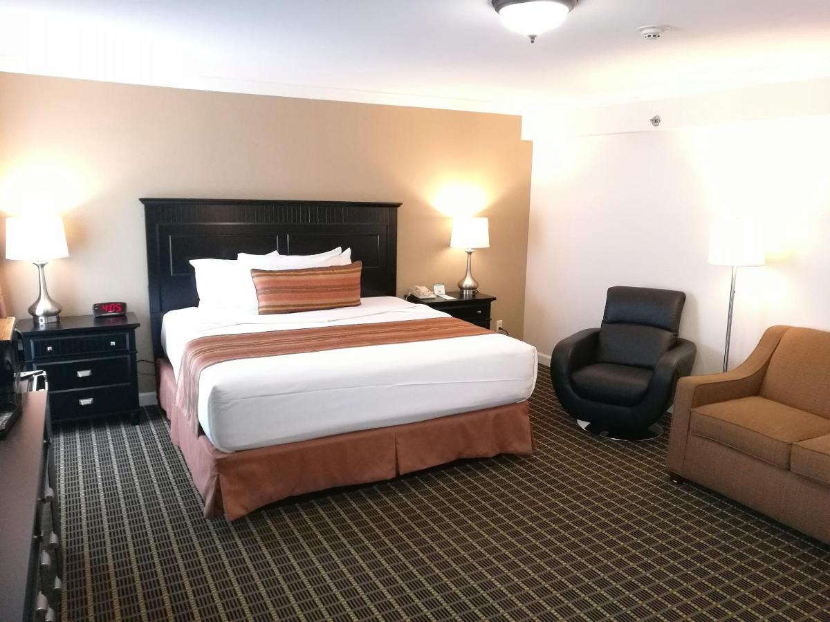 Superior King Room at The Wilshire Grand Hotel