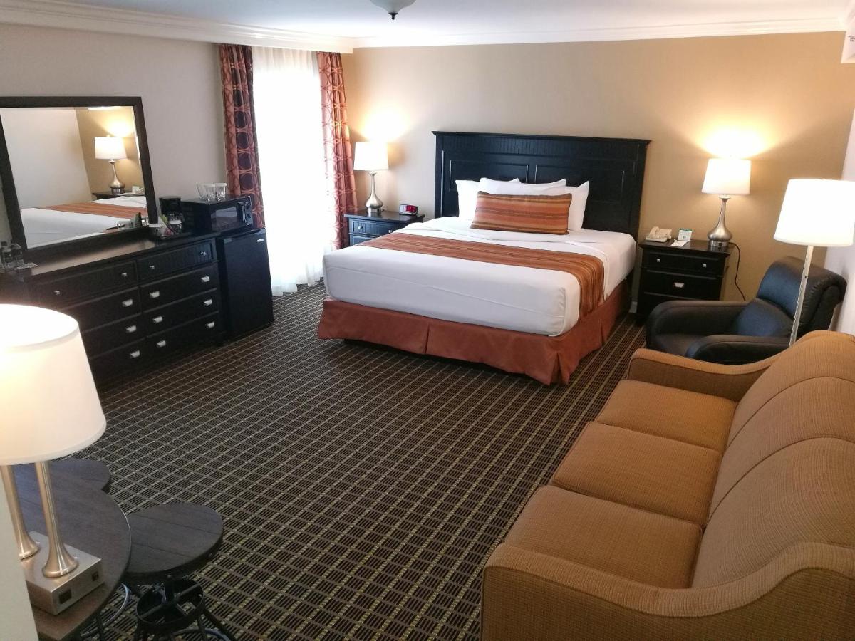 Superior King Room at The Wilshire Grand Hotel