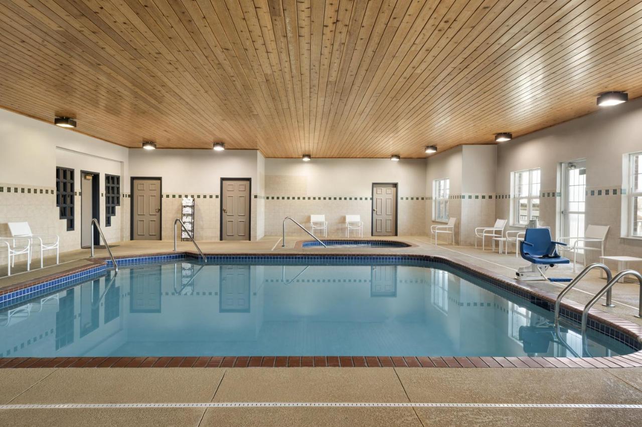  | Country Inn & Suites by Radisson, Kansas City at Village West, KS