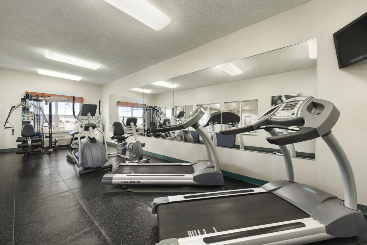  | Country Inn & Suites by Radisson, Kansas City at Village West, KS