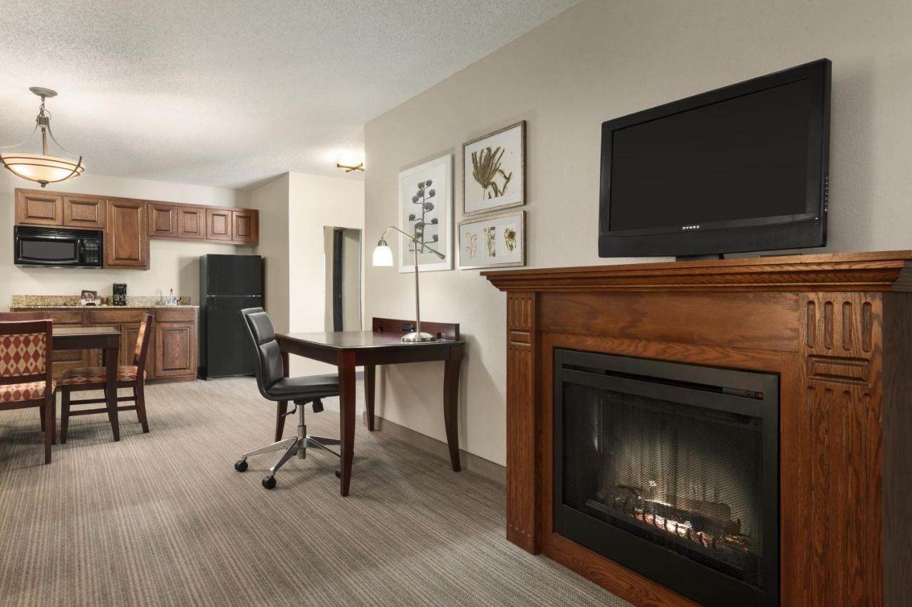  | Country Inn & Suites by Radisson, Kansas City at Village West, KS