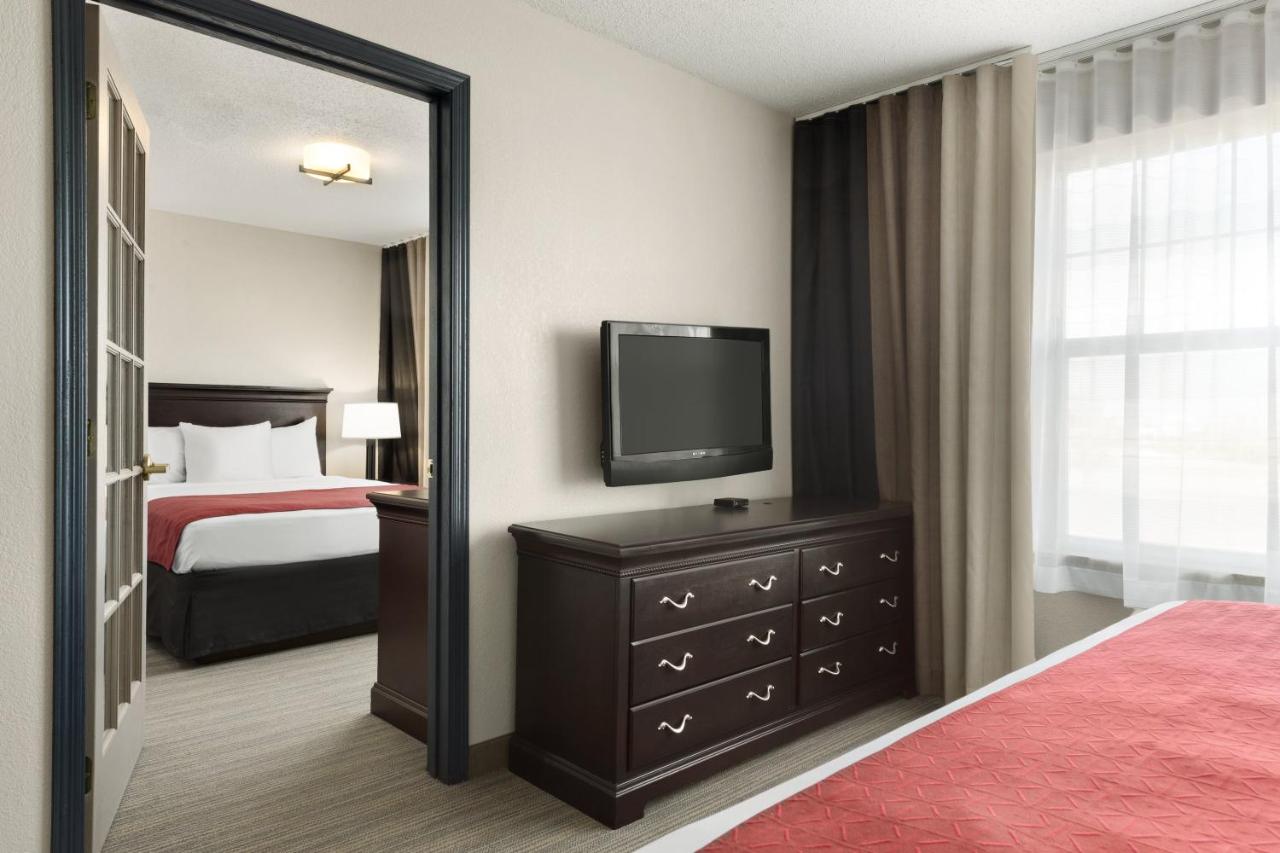  | Country Inn & Suites by Radisson, Kansas City at Village West, KS