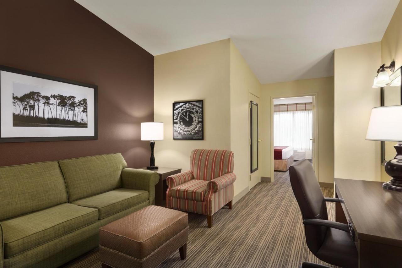 One-Bedroom King Suite with Sofa Bed at Country Inn & Suites by Radisson, Albert Lea - Austin