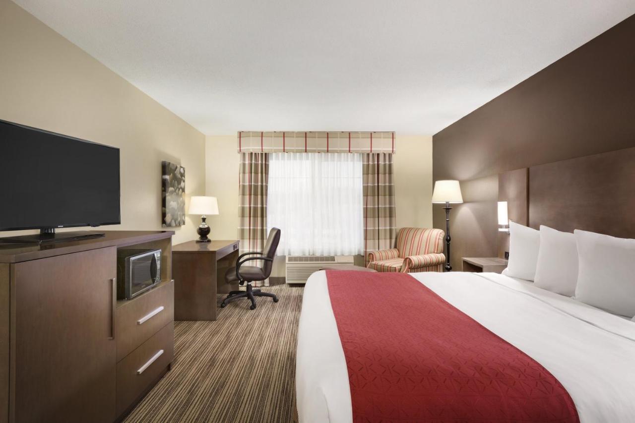 King Room at Country Inn & Suites by Radisson, Albert Lea - Austin