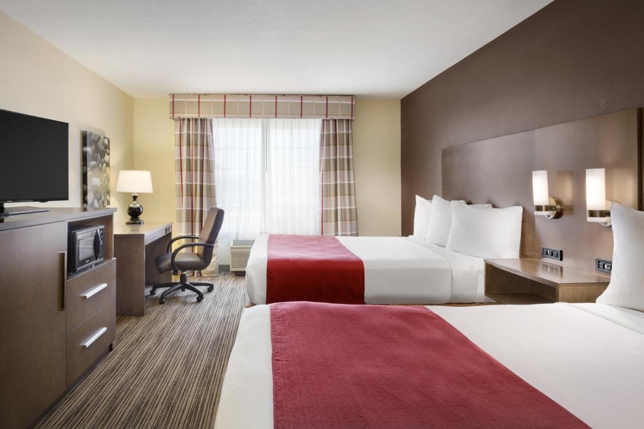 Queen Room with Two Queen Beds at Country Inn & Suites by Radisson, Albert Lea - Austin