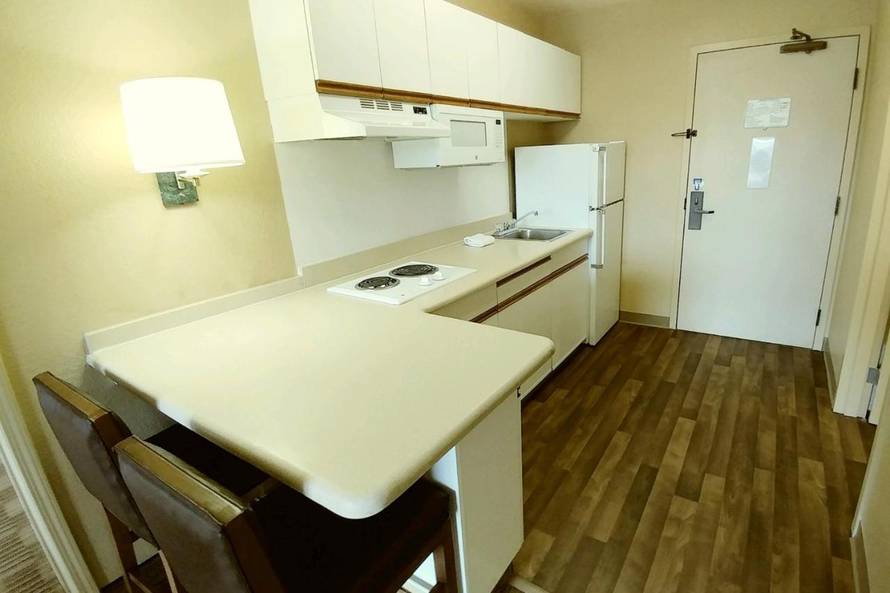 One Bedroom Suite - Non-Smoking at Extended Stay America Suites Cleveland Airport North Olmsted