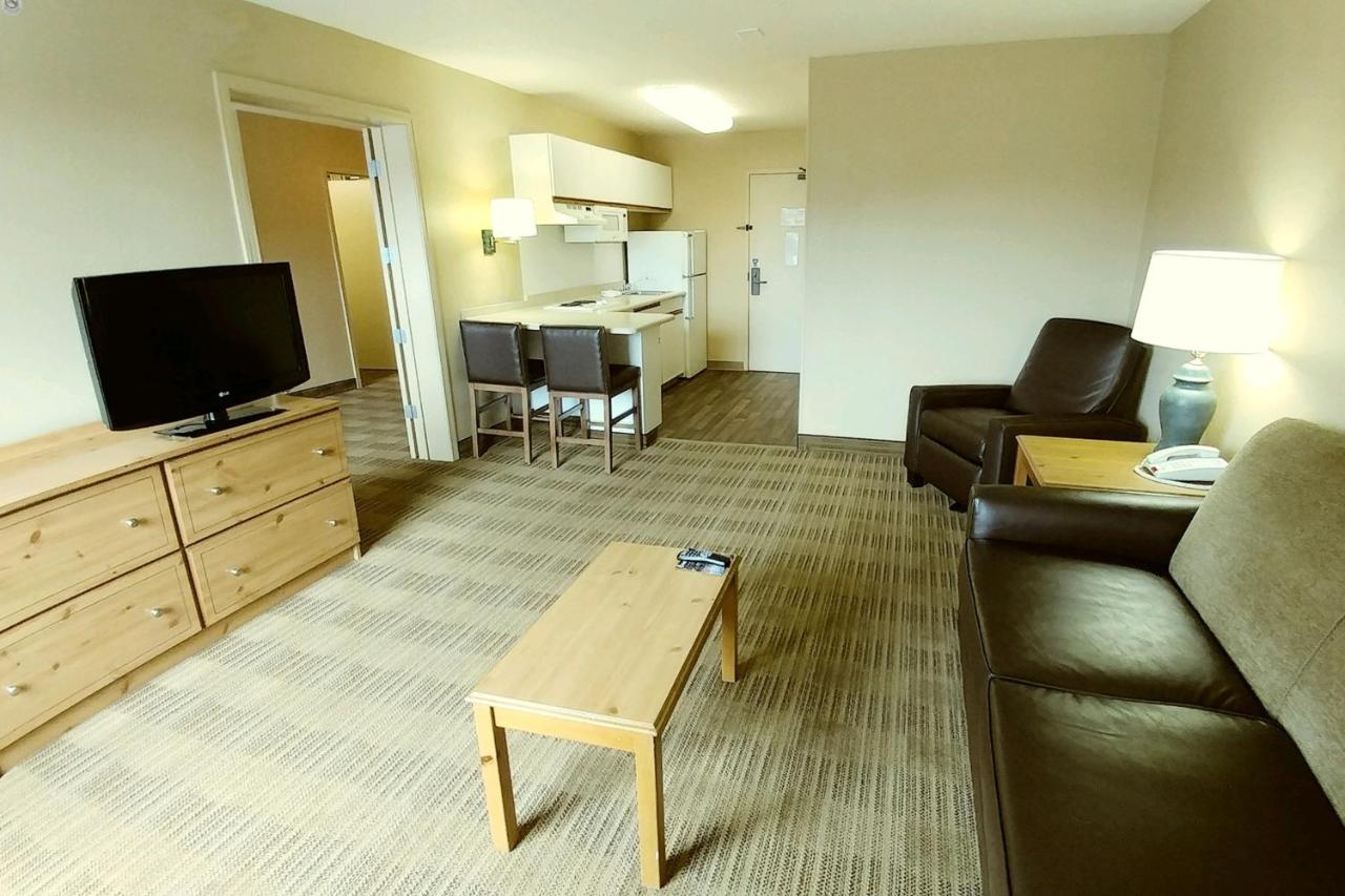 One Bedroom Suite - Non-Smoking at Extended Stay America Suites Cleveland Airport North Olmsted