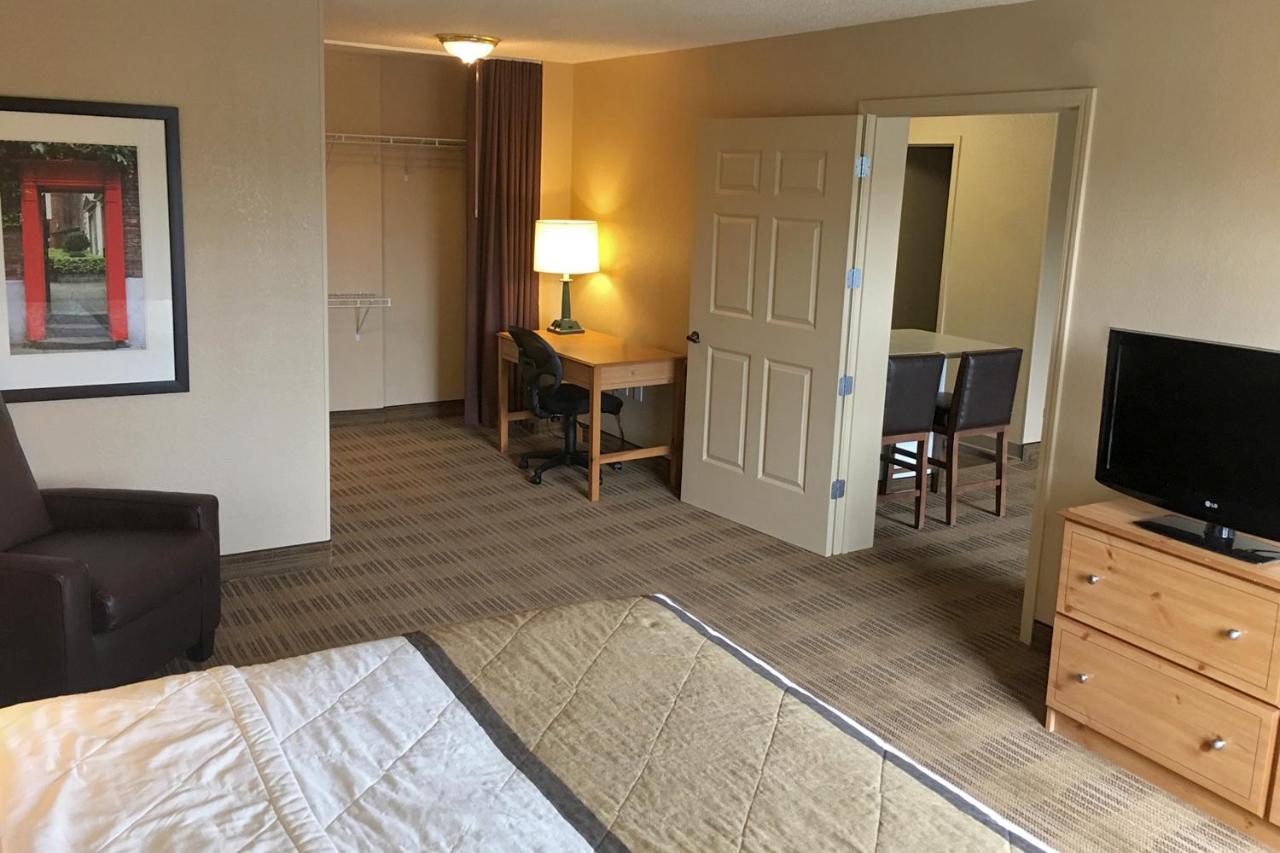 One Bedroom Suite - Non-Smoking at Extended Stay America Suites Cleveland Airport North Olmsted