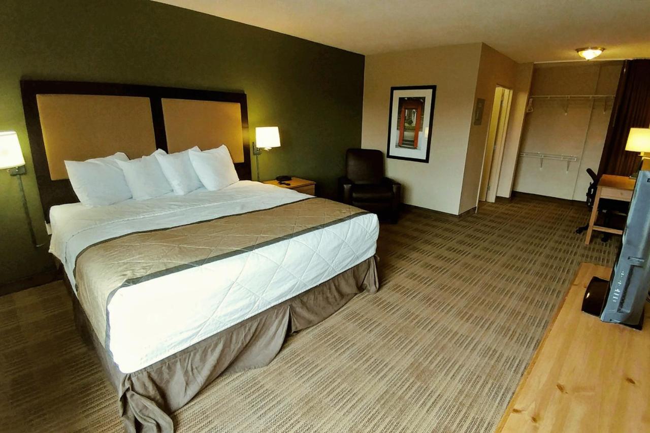 One Bedroom Suite - Non-Smoking at Extended Stay America Suites Cleveland Airport North Olmsted