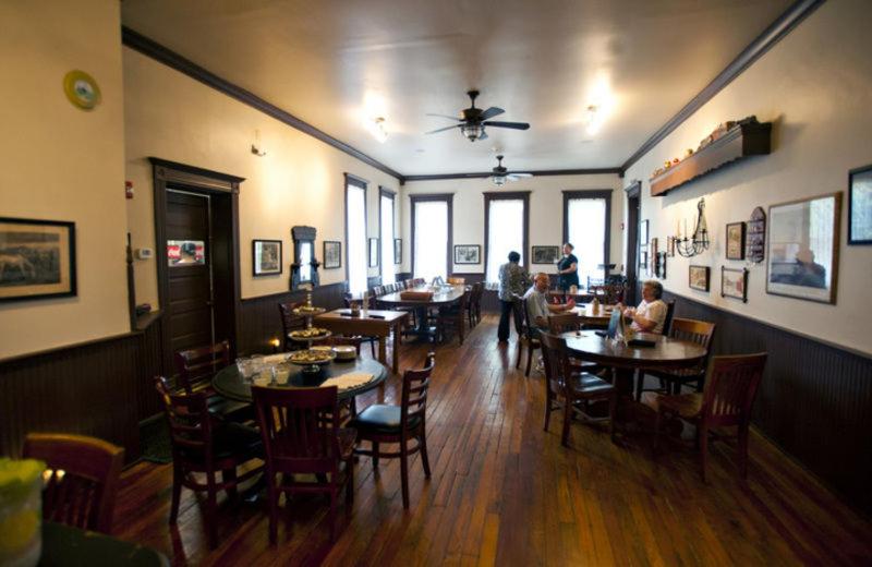 | Grand Victorian Inn