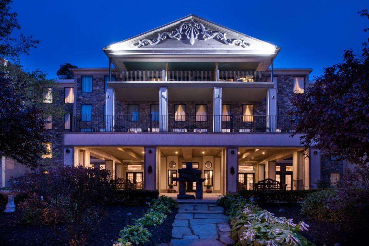  | Niagara Crossing Hotel and Spa