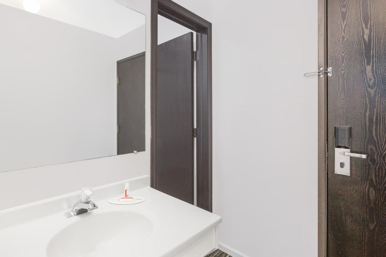 Queen Room with Two Queen Beds - Non-Smoking at Days Inn by Wyndham York