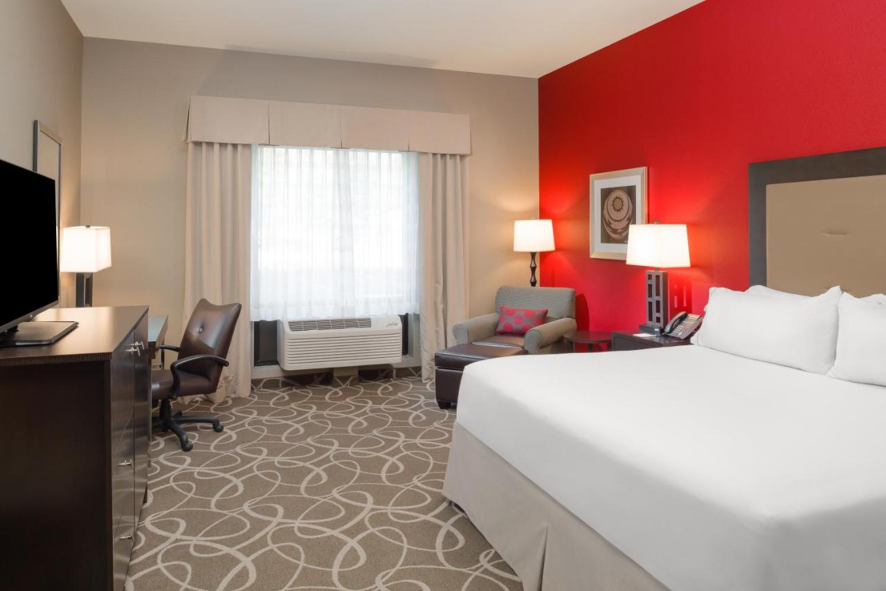 | Holiday Inn Express Redwood National Park, an IHG Hotel