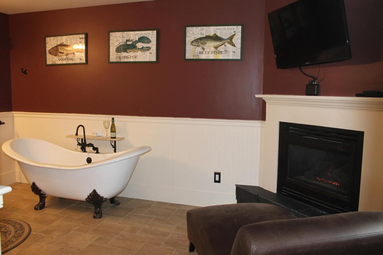 | Captain's House Inn