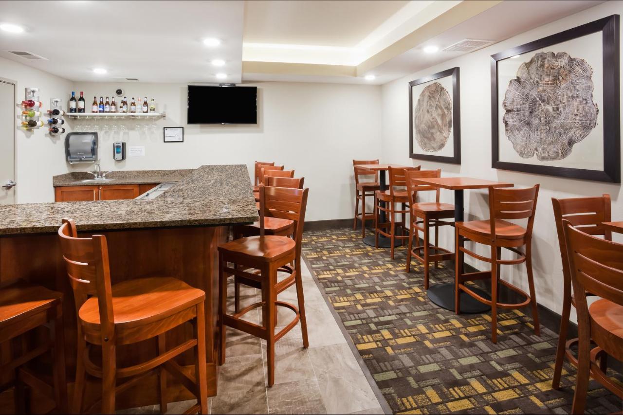 | AmericInn by Wyndham DeWitt