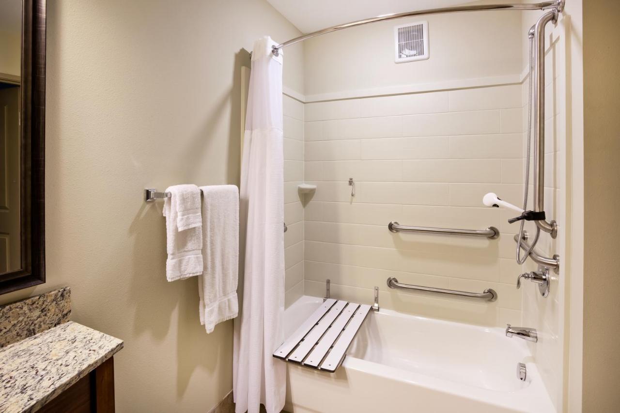 | AmericInn by Wyndham DeWitt