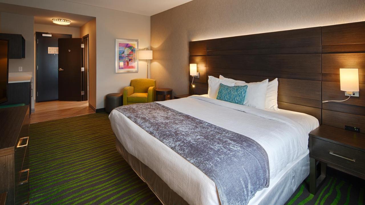 King Room at Best Western Plus Prien Lake Hotel & Suites - Lake Charles