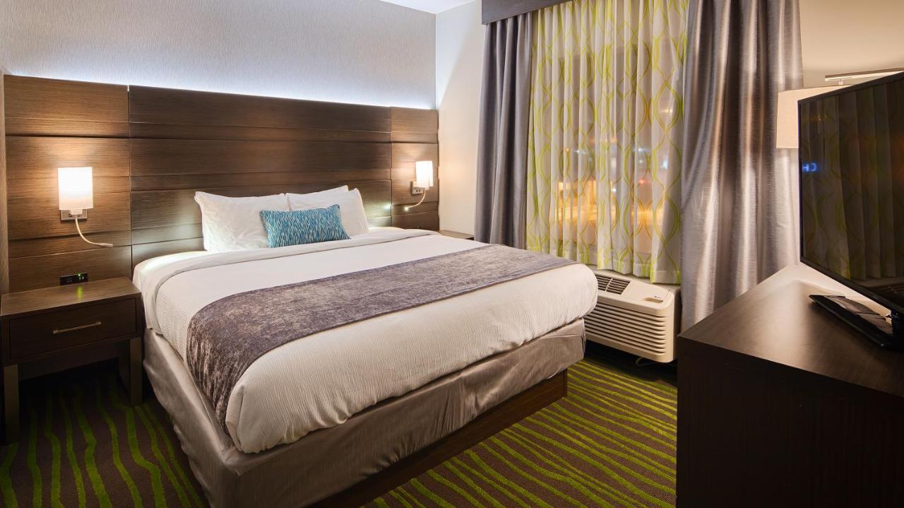 Deluxe King Suite at Best Western Plus Prien Lake Hotel & Suites - Lake Charles