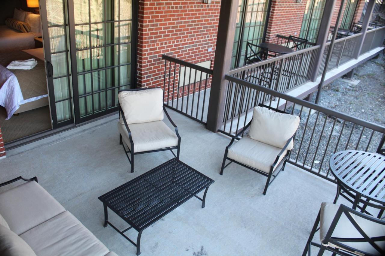 | Diamond Mills Hotel & Tavern