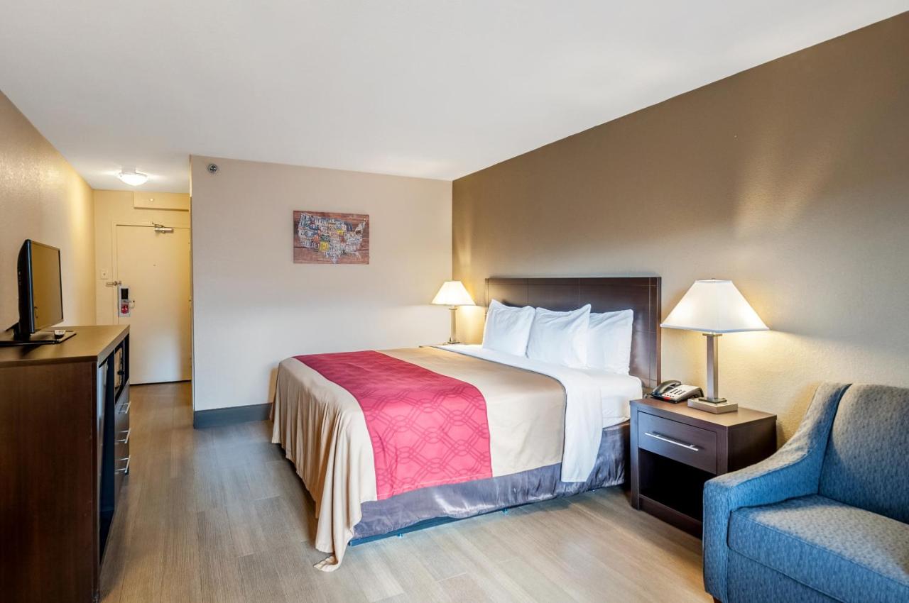 King Room - Non-Smoking at Econo Lodge Hagerstown
