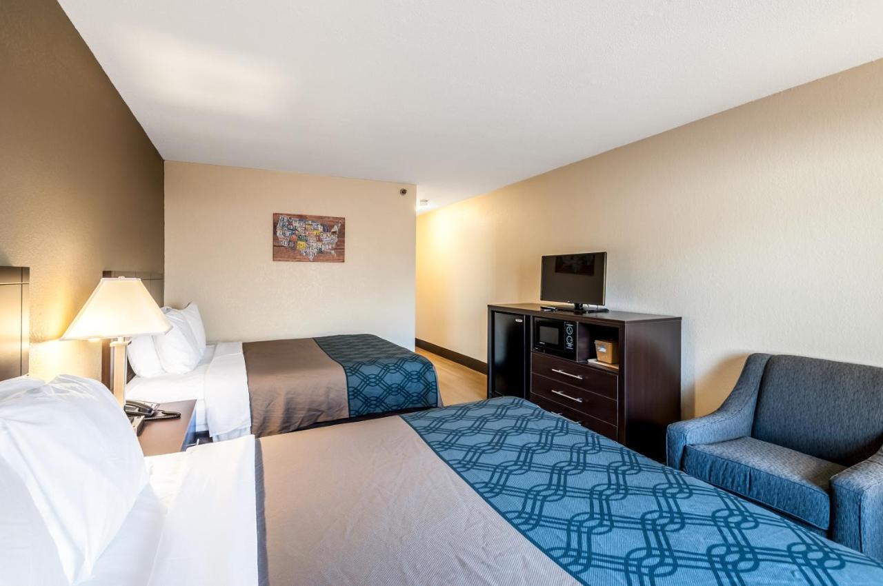 Queen Room with Two Queen Beds - Non-Smoking at Econo Lodge Hagerstown