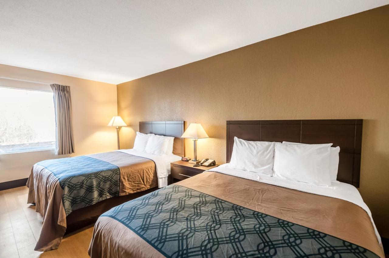 Queen Room with Two Queen Beds - Non-Smoking at Econo Lodge Hagerstown