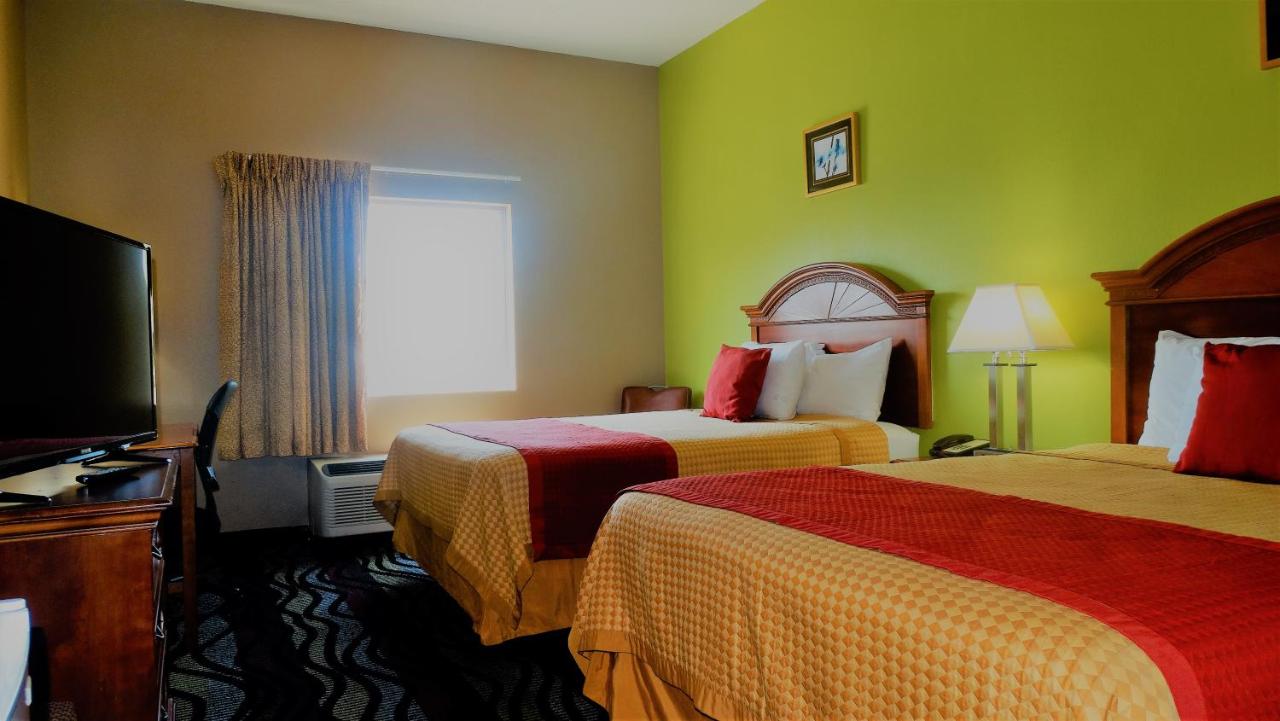 | Oak Tree Inn & Suites