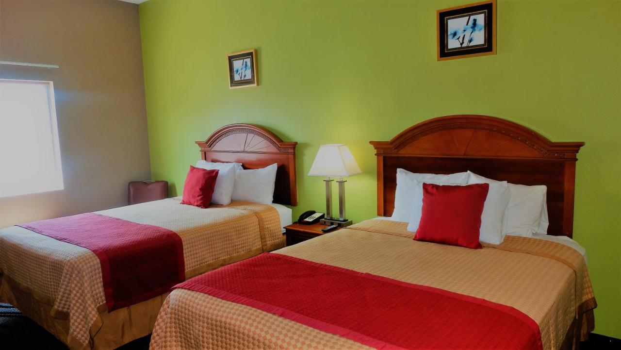 | Oak Tree Inn & Suites