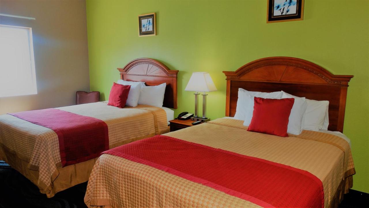 | Oak Tree Inn & Suites