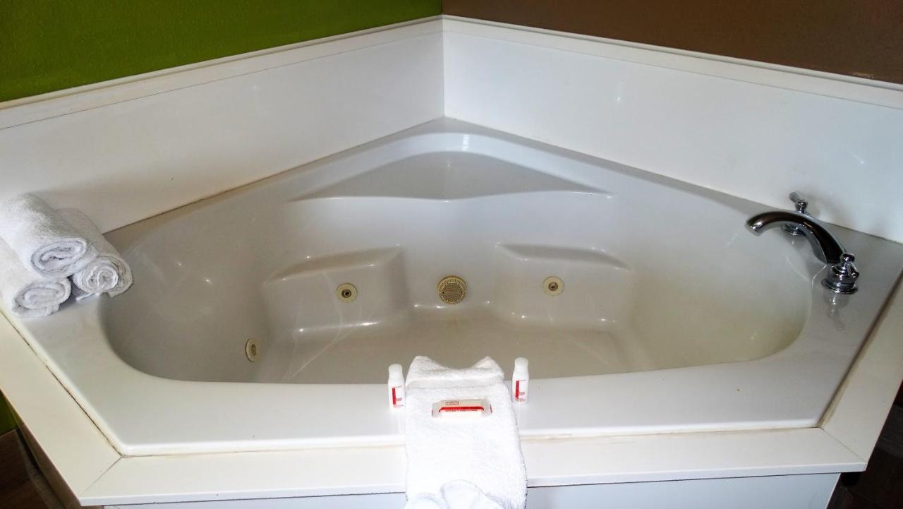  | Oak Tree Inn & Suites
